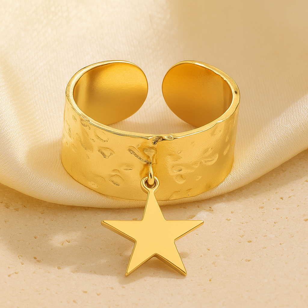 Bague Large Martelée Étoile Dorée