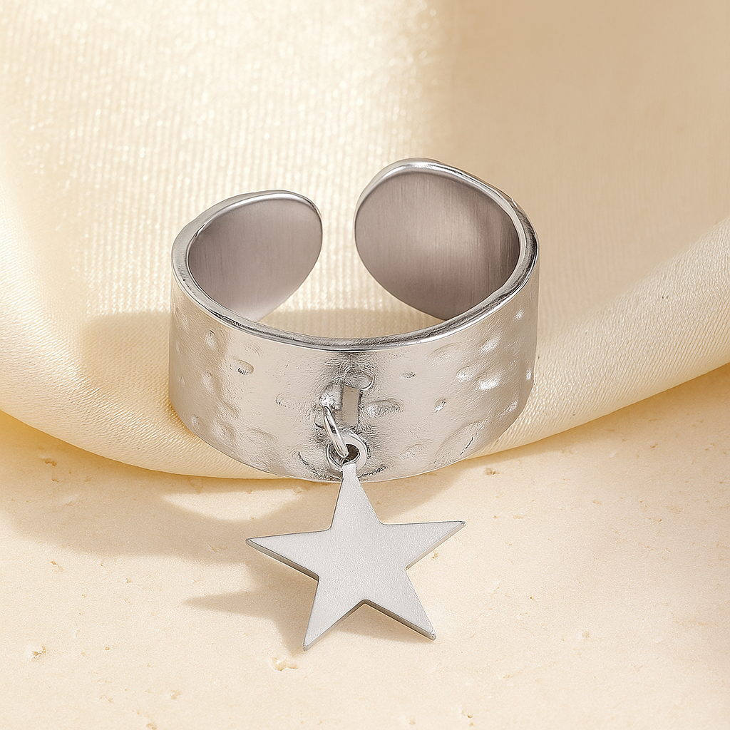 Bague Large Martelée Étoile Dorée